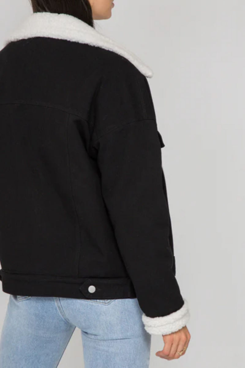 Veste en jean noir doublé avec sherpa