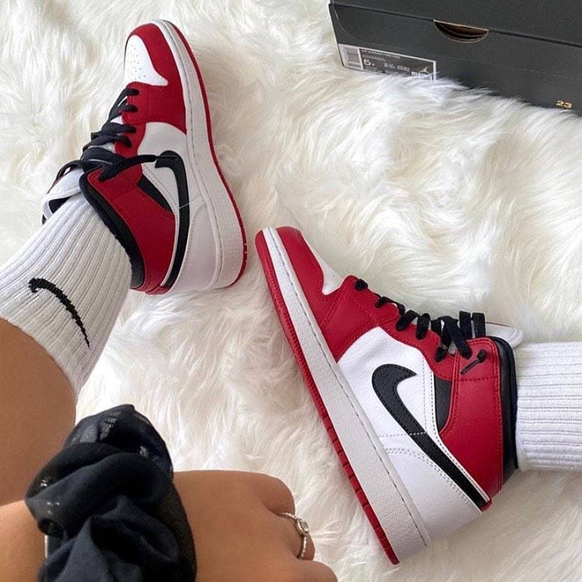 AIR JORDAN 1 MID CHICAGO WHITE