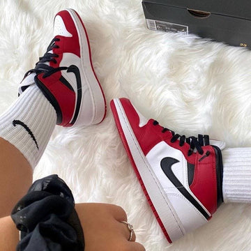 AIR JORDAN 1 MID CHICAGO WHITE